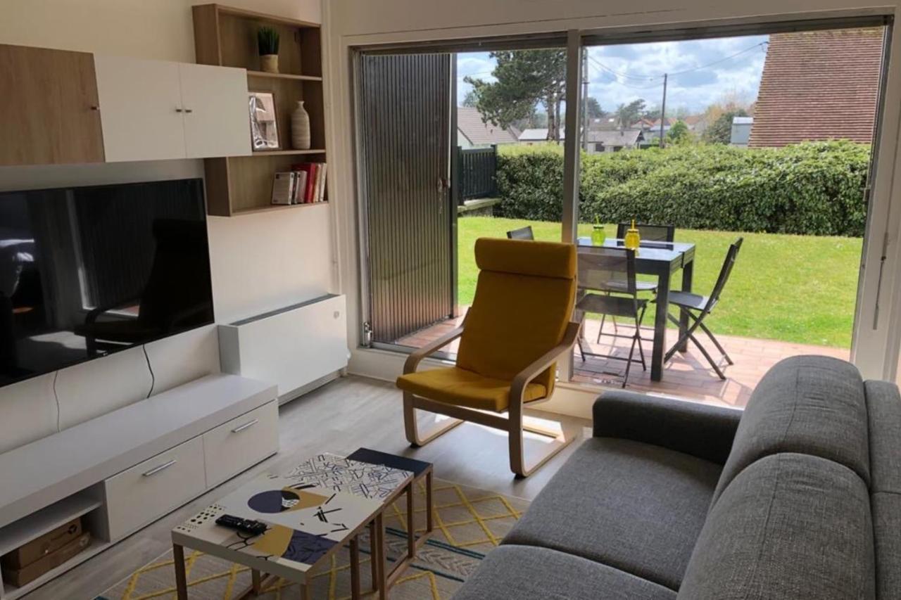 Beautiful Apartment With Gardenlk Cabourg Esterno foto